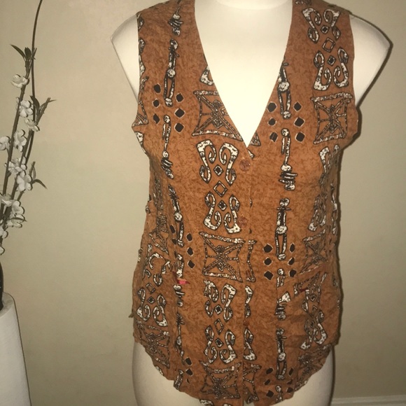 3/$10! Tribal print sleeveless top in small - Picture 2 of 6